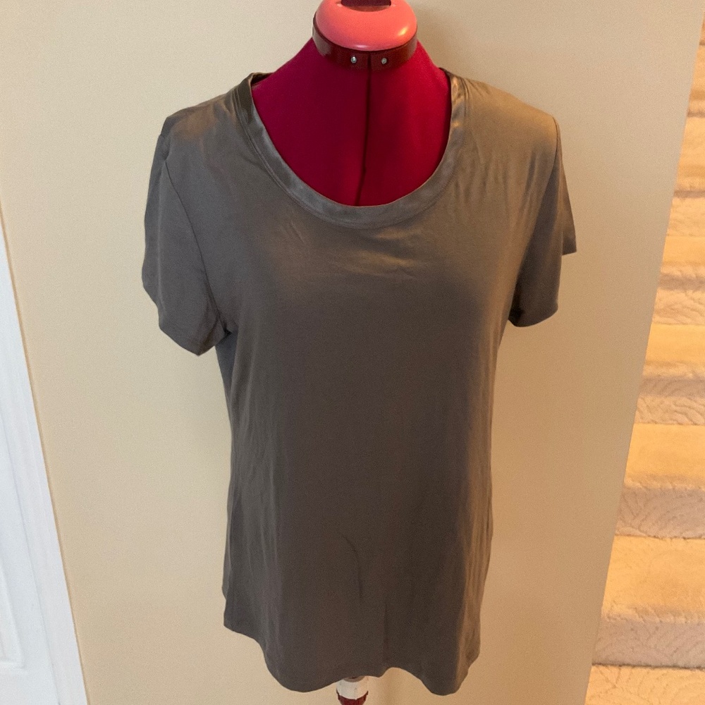 Banana republic t shirt satin trim